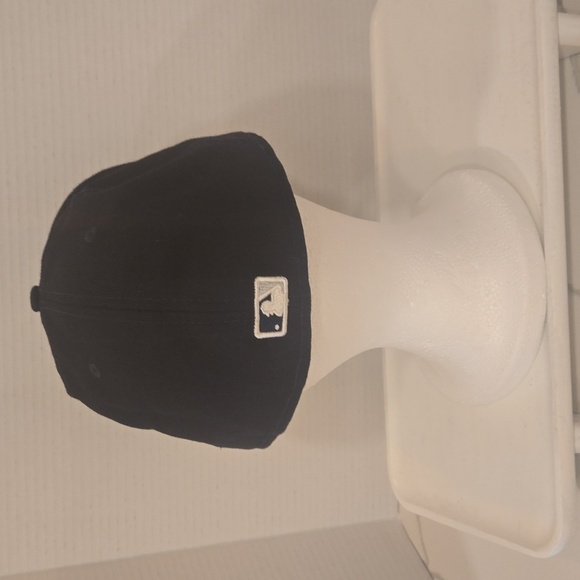 New Era Yankees Empire State Embroidered Baseball Cap Black White Size 7 5/8 - Picture 4 of 9